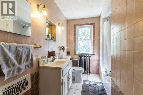 133 Albert Street, Waterloo, ON - Indoor Photo Showing Bathroom