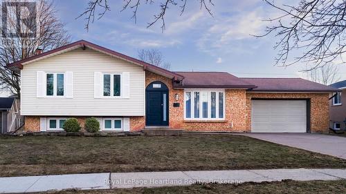 17 Suncoast Drive W, Goderich (Goderich (Town)), ON - Outdoor With Facade
