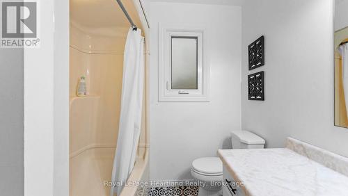 17 Suncoast Drive W, Goderich (Goderich (Town)), ON - Indoor Photo Showing Bathroom