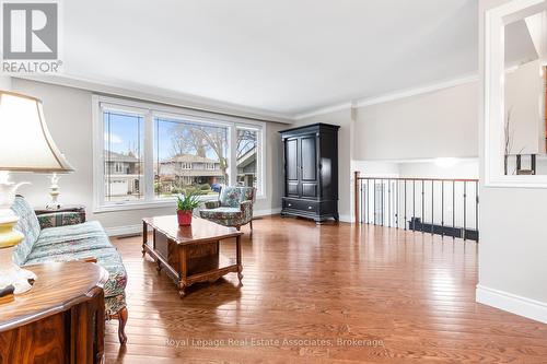 176 Daphne Avenue, Mississauga, ON - Indoor Photo Showing Living Room