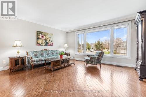 176 Daphne Avenue, Mississauga, ON - Indoor Photo Showing Living Room