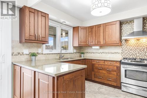 176 Daphne Avenue, Mississauga, ON - Indoor Photo Showing Kitchen