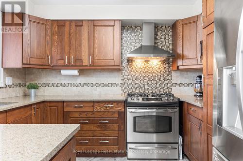 176 Daphne Avenue, Mississauga, ON - Indoor Photo Showing Kitchen With Upgraded Kitchen
