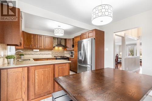 176 Daphne Avenue, Mississauga, ON - Indoor Photo Showing Kitchen