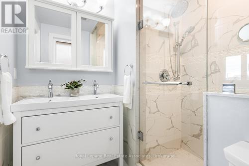 176 Daphne Avenue, Mississauga, ON - Indoor Photo Showing Bathroom