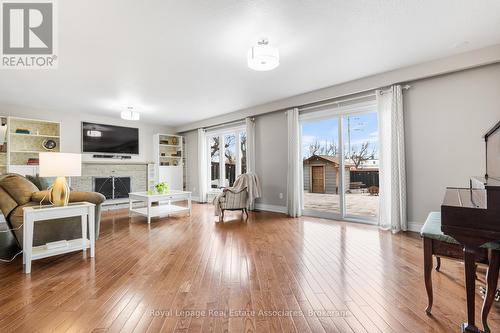176 Daphne Avenue, Mississauga, ON - Indoor Photo Showing Living Room With Fireplace