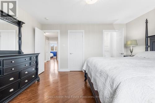 176 Daphne Avenue, Mississauga, ON - Indoor Photo Showing Bedroom