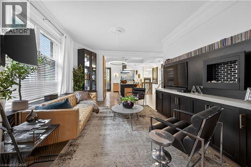 63 West Avenue N Unit# 1, Hamilton, ON - Indoor Photo Showing Living Room