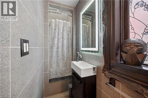 63 West Avenue N Unit# 1, Hamilton, ON - Indoor Photo Showing Bathroom