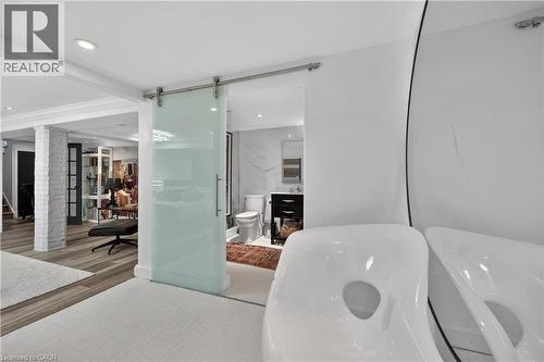 63 West Avenue N Unit# 1, Hamilton, ON - Indoor Photo Showing Bathroom