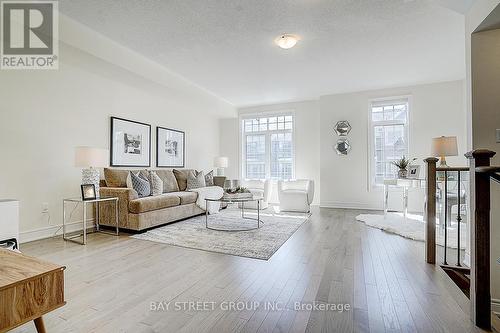 34 Phillipsen Way, Markham, ON - Indoor Photo Showing Living Room