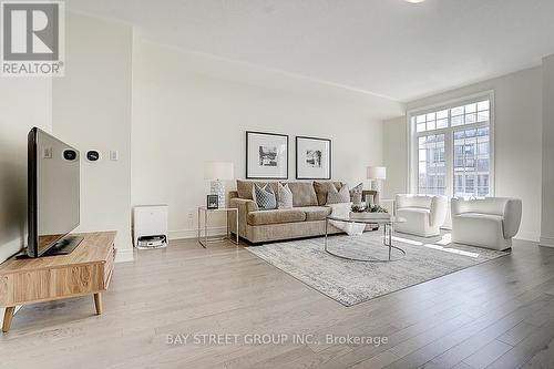 34 Phillipsen Way, Markham, ON - Indoor Photo Showing Living Room