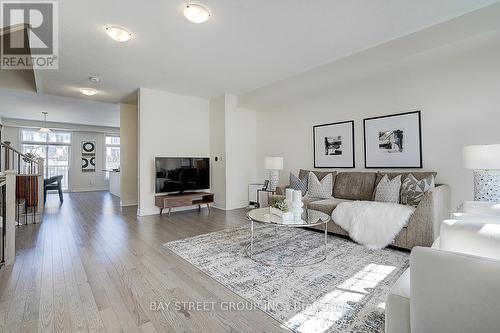 34 Phillipsen Way, Markham, ON - Indoor Photo Showing Living Room