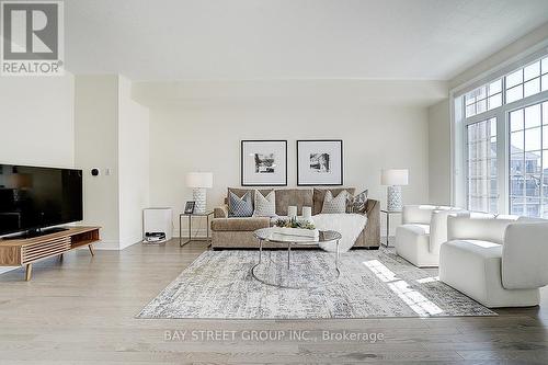 34 Phillipsen Way, Markham, ON - Indoor Photo Showing Living Room