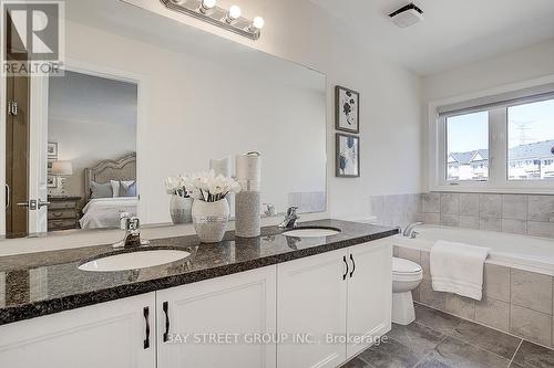 34 Phillipsen Way, Markham, ON - Indoor Photo Showing Bathroom