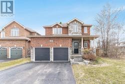 33 AUBURN COURT Barrie, ON L4N 6G9