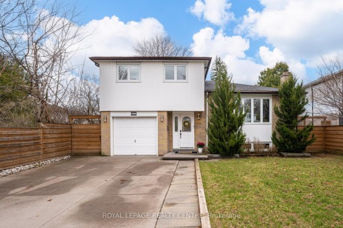 2590 Bromsgrove Road, Mississauga, ON - Outdoor With Facade