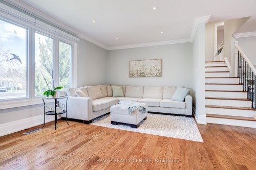 2590 Bromsgrove Road, Mississauga, ON - Indoor Photo Showing Living Room