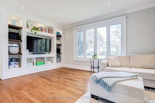 2590 Bromsgrove Road, Mississauga, ON - Indoor Photo Showing Living Room