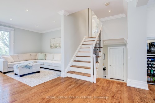2590 Bromsgrove Road, Mississauga, ON - Indoor Photo Showing Living Room