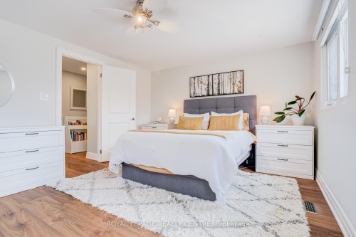 2590 Bromsgrove Road, Mississauga, ON - Indoor Photo Showing Bedroom