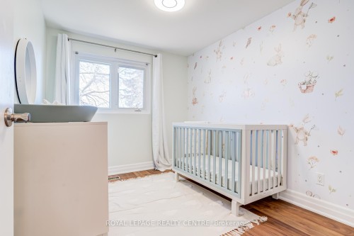 2590 Bromsgrove Road, Mississauga, ON - Indoor Photo Showing Bedroom