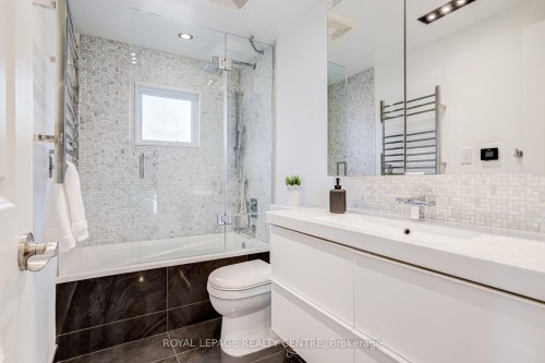 2590 Bromsgrove Road, Mississauga, ON - Indoor Photo Showing Bathroom