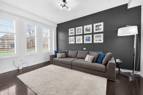 190 East'S Corners Boulevard, Vaughan, ON - Indoor Photo Showing Living Room