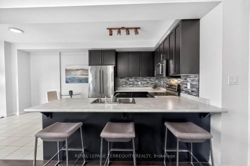 190 East'S Corners Boulevard, Vaughan, ON - Indoor Photo Showing Kitchen With Double Sink With Upgraded Kitchen