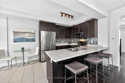 190 East'S Corners Boulevard, Vaughan, ON - Indoor Photo Showing Kitchen With Double Sink