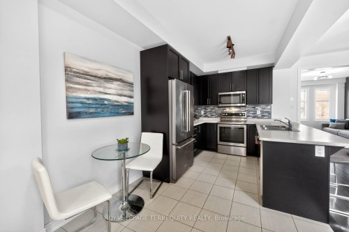 190 East'S Corners Boulevard, Vaughan, ON - Indoor Photo Showing Kitchen With Double Sink With Upgraded Kitchen