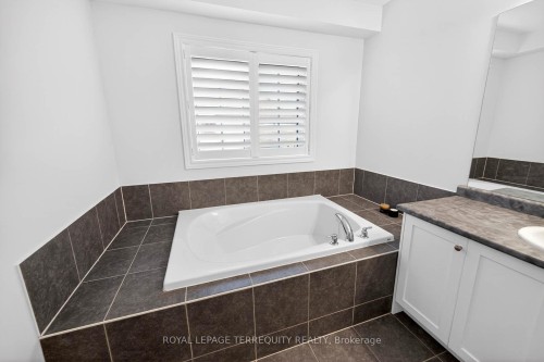 190 East'S Corners Boulevard, Vaughan, ON - Indoor Photo Showing Bathroom