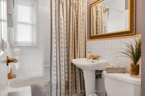 74 Silver Shadow Path, Toronto, ON - Indoor Photo Showing Bathroom