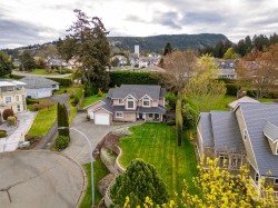 6026 Stonehouse Pl Duncan, BC V9L 5M8