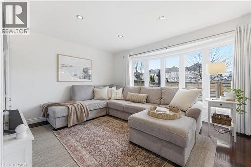 910 Vickerman Way, Milton, ON - Indoor Photo Showing Living Room