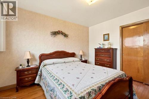 92 Reid Avenue S, Hamilton, ON - Indoor Photo Showing Bedroom