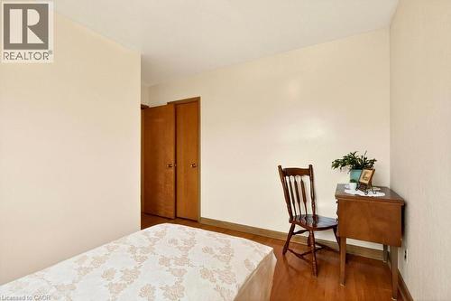 92 Reid Avenue S, Hamilton, ON - Indoor Photo Showing Bedroom