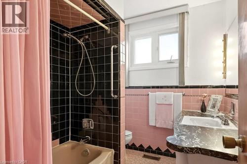 92 Reid Avenue S, Hamilton, ON - Indoor Photo Showing Bathroom