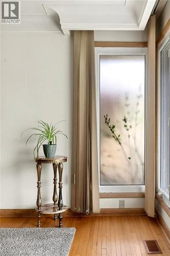 92 Reid Avenue S, Hamilton, ON - Indoor Photo Showing Other Room
