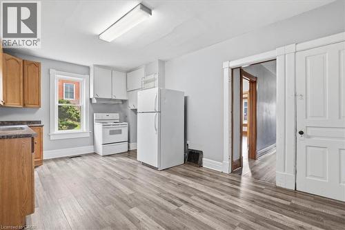 12 Todd Street, Cambridge, ON - Indoor Photo Showing Kitchen