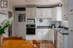 Main Floor - Kitchen - 