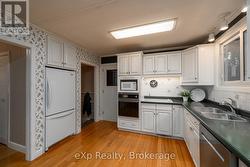 Main Floor - Kitchen - 