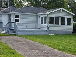 27 BLUE HERON DRIVE Georgina, ON L0E 1N0