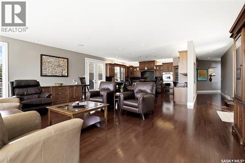 1514 Lakeridge Drive N, Regina, SK - Indoor Photo Showing Living Room