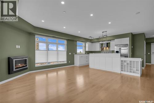 501 922 Broadway Avenue, Saskatoon, SK - Indoor With Fireplace