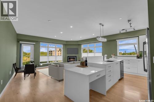 501 922 Broadway Avenue, Saskatoon, SK - Indoor Photo Showing Kitchen With Upgraded Kitchen