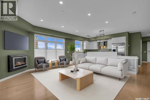 501 922 Broadway Avenue, Saskatoon, SK - Indoor Photo Showing Living Room With Fireplace