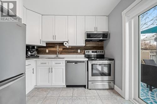 52 Moir Crescent, Barrie, ON - Indoor Photo Showing Kitchen