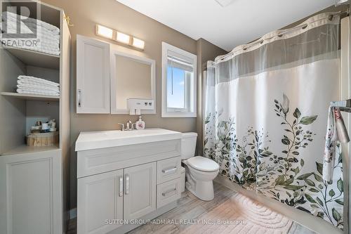 52 Moir Crescent, Barrie, ON - Indoor Photo Showing Bathroom