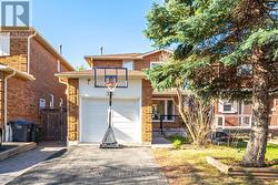 16 LANGHOLM COURT Brampton, ON L6Z 2Y1